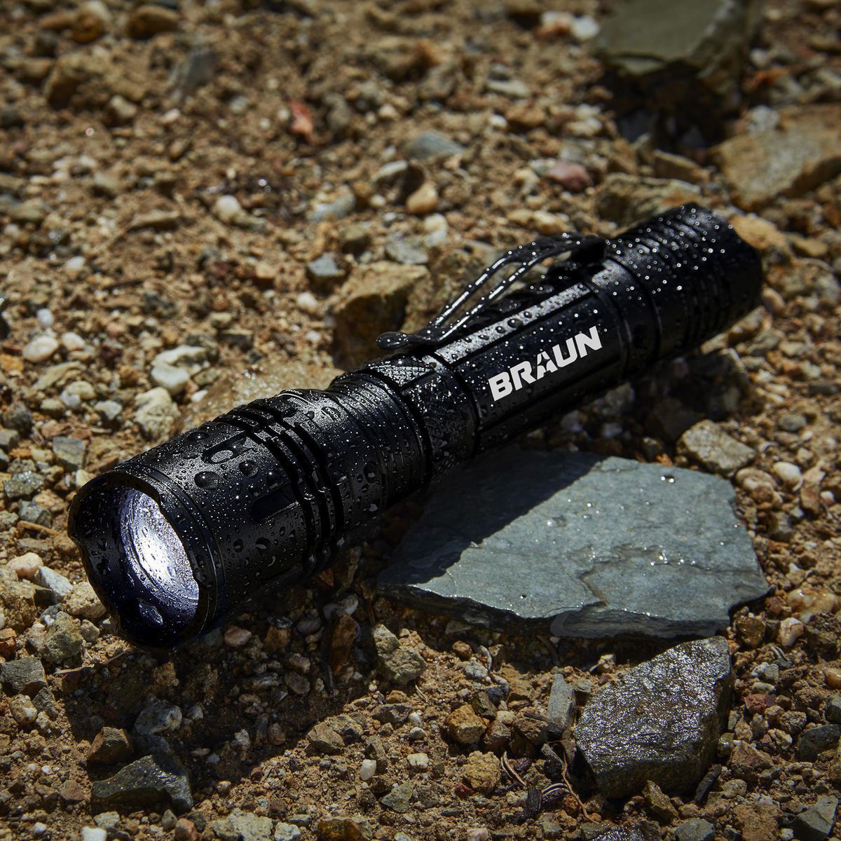 Linterna LED táctica impermeable recargable de 1800 lúmenes Braun