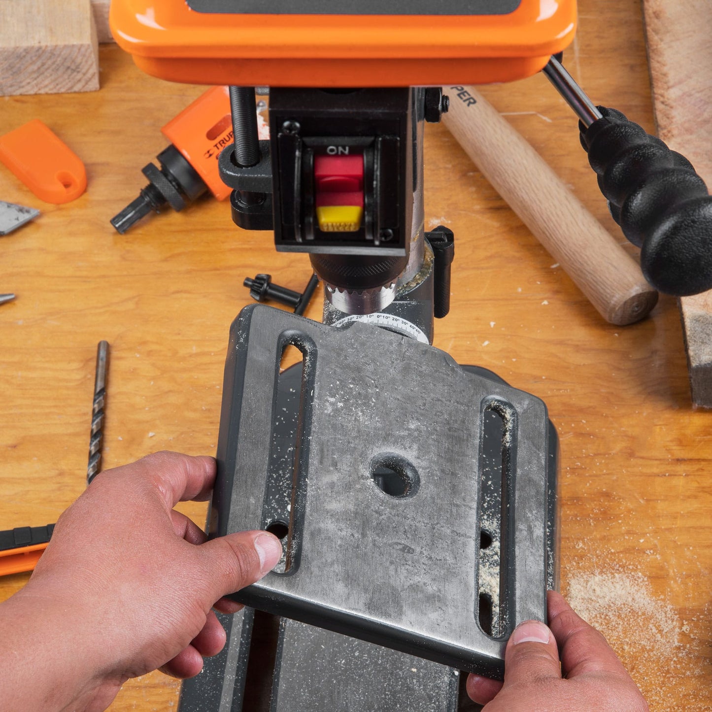 Taladro De Mesa 8" De 250 W (1/3 HP), Chuck de 1/2"